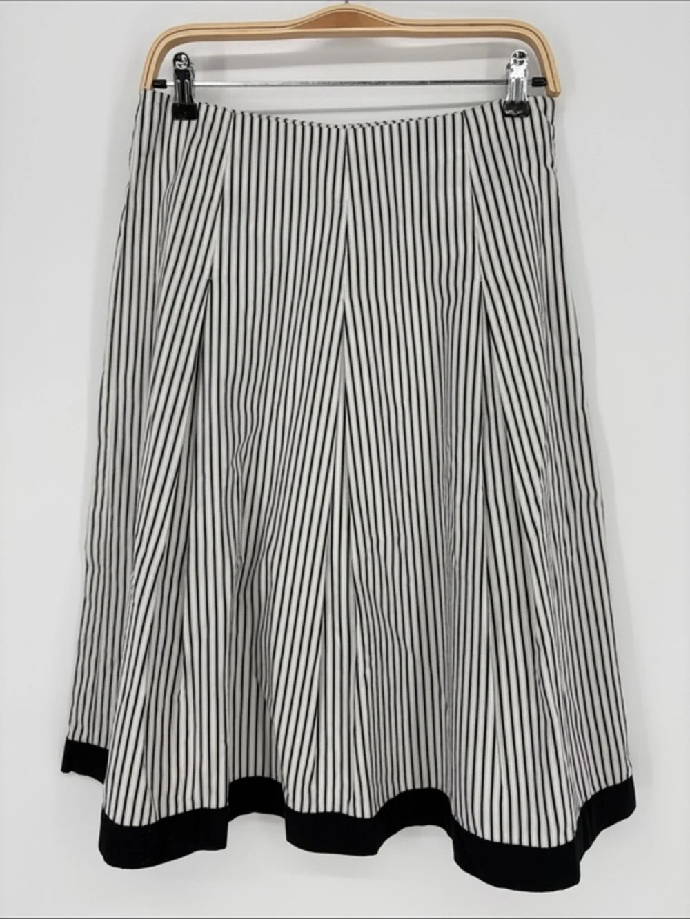 🐄 Talbots all cotton Black and White Vertical Stripe A-Line Skirt with Black Hem